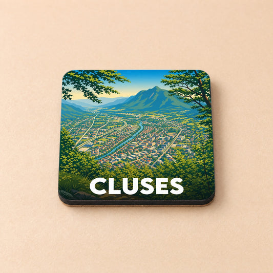 Dessous de verre souvenir de la ville de Cluses avec une illustration stylisée d'un paysage montagneux.