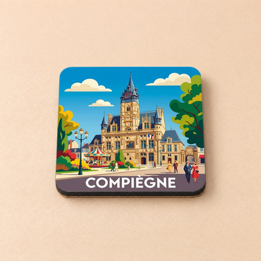 Dessous de verre souvenir de la ville de Compiègne illustrant son hôtel de ville dans un style rétro et coloré.