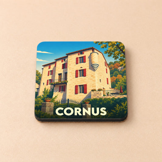 Dessous de verre souvenir de la ville de Cornus avec une illustration stylisée d'une bâtisse provençale.