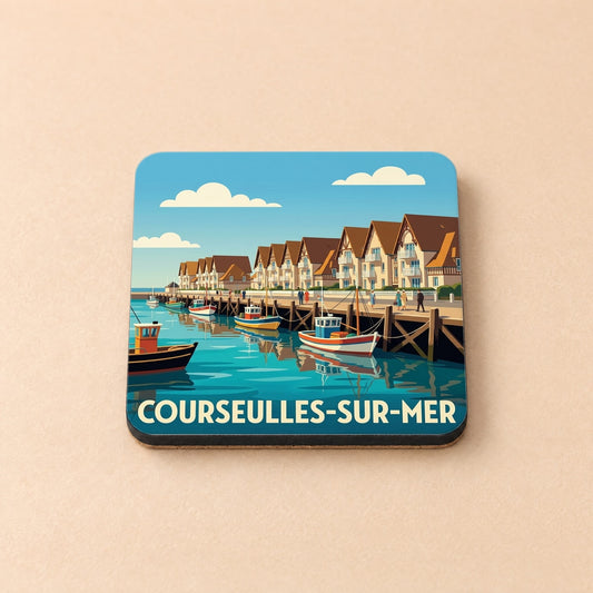 Dessous de verre souvenir de Courseulles-sur-Mer illustrant son port de plaisance dans un style rétro et coloré.