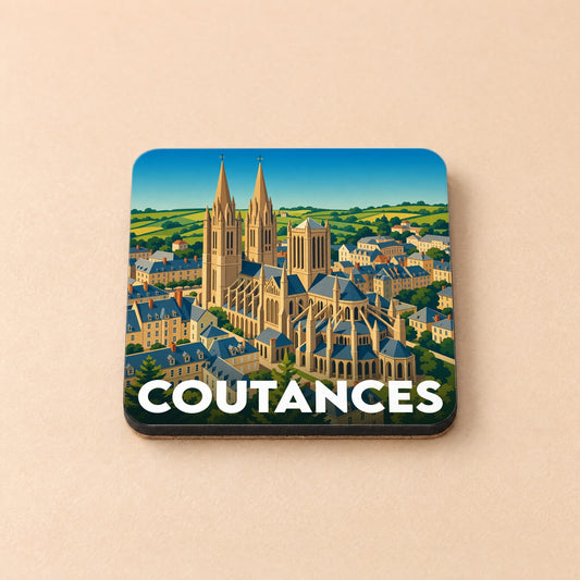 Dessous de verre souvenir de la ville de Coutances avec une illustration stylisée de sa cathédrale.
