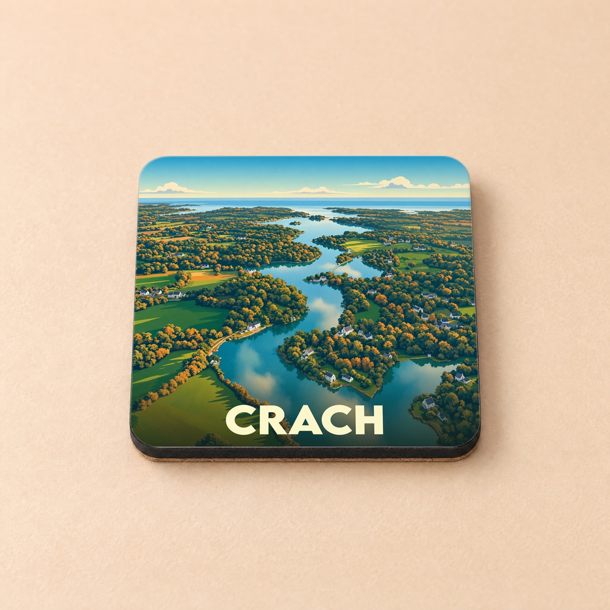 Dessous de verre souvenir de la ville de Crach avec une illustration stylisée d'un paysage côtier vu du ciel.