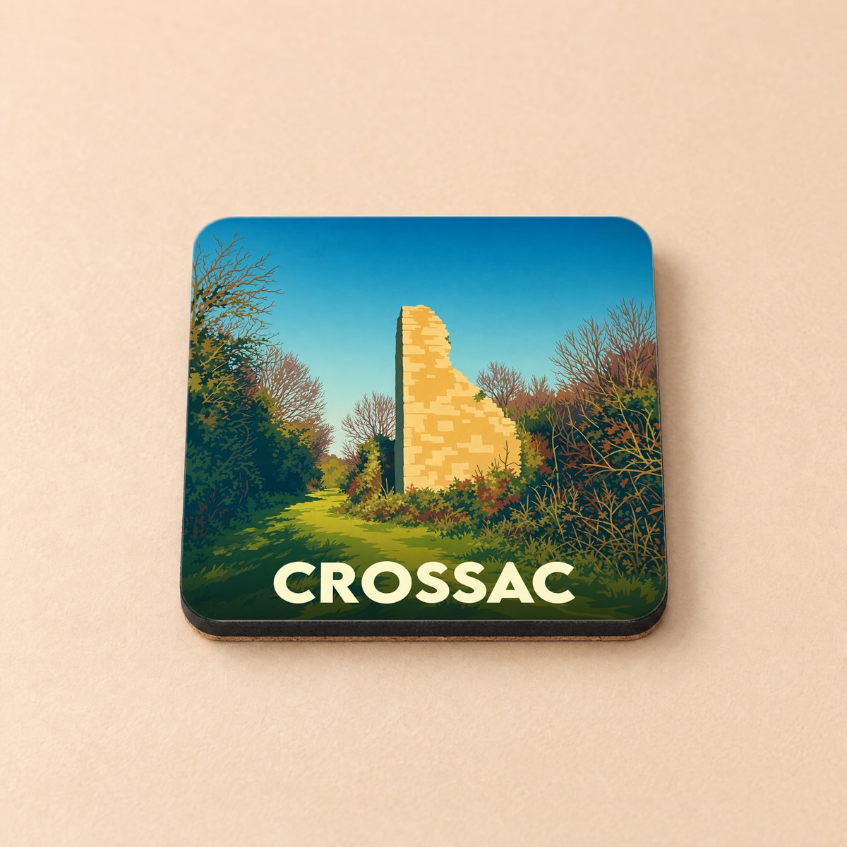 Dessous de verre souvenir de la ville de Crossac illustré par une ruine médiévale au cœur de la forêt.