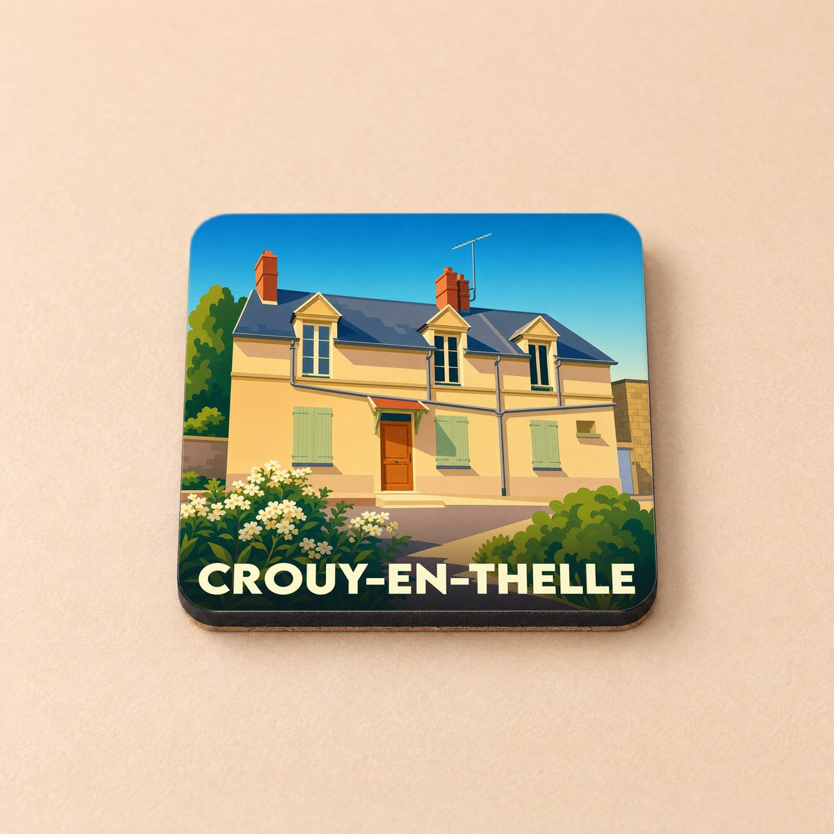 Dessous de verre souvenir de la ville de Crouy-en-Thelle avec une illustration stylisée d'une maison traditionnelle.