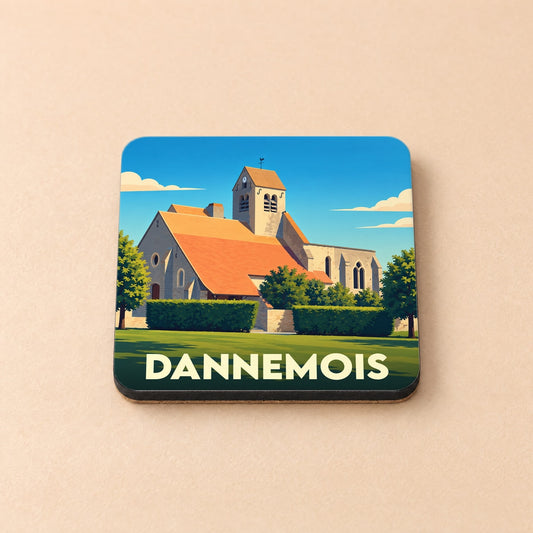 Dessous de verre souvenir de la ville de Dannemois avec une illustration stylisée de son église.
