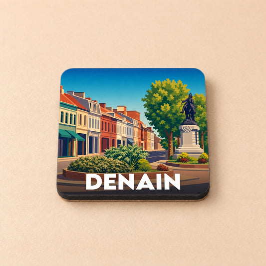 Dessous de verre souvenir de la ville de Denain illustrant une place arborée avec une statue équestre.