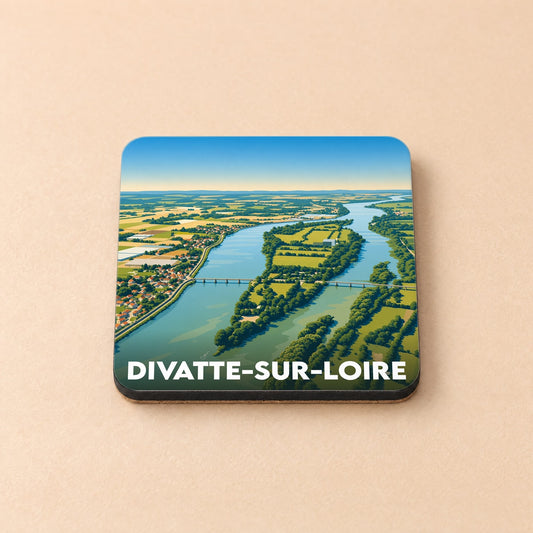 Dessous de verre souvenir de la ville de Divatte-sur-Loire avec une vue aérienne illustrée de la Loire.