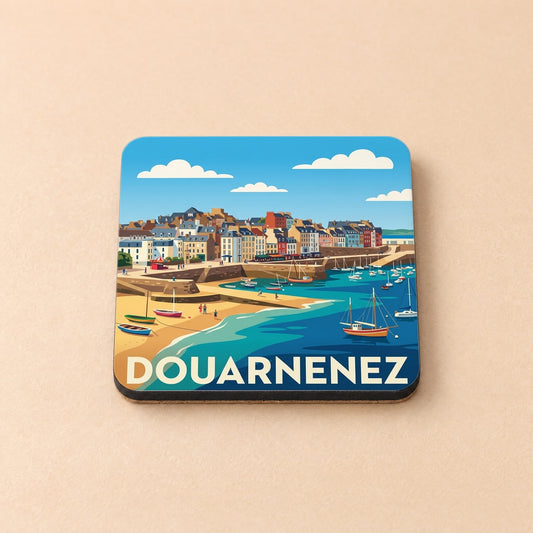Dessous de verre souvenir de la ville de Douarnenez avec une illustration stylisée de son port.