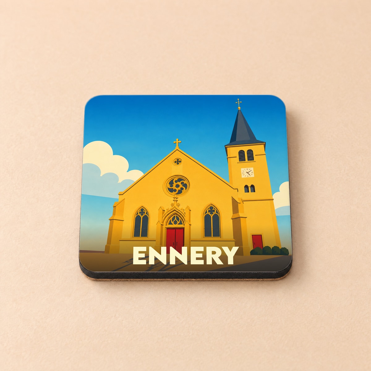 Dessous de verre souvenir de la ville d'Ennery avec une illustration stylisée de son église.