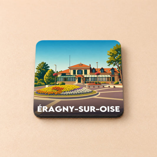 Dessous de verre souvenir de la ville d'Éragny-sur-Oise avec une illustration colorée et stylisée de l'hôtel de ville.