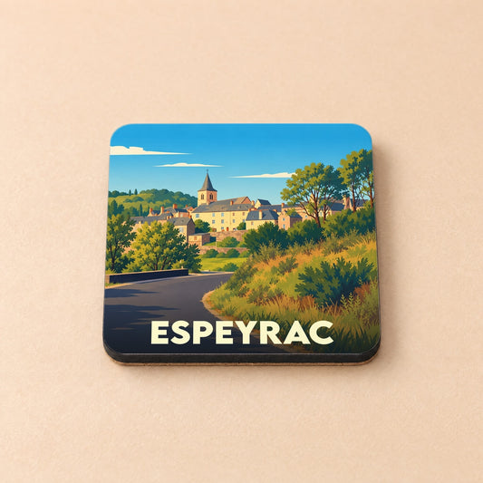 Dessous de verre souvenir de la ville d'Espeyrac avec une illustration stylisée du village et de son église.