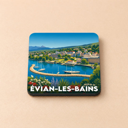 Dessous de verre souvenir de la ville d'Évian-les-Bains avec une illustration stylisée de son port et de ses montagnes.