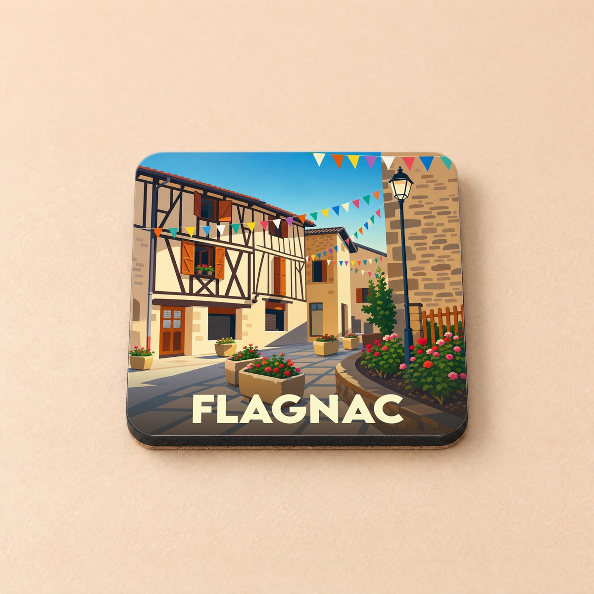 Dessous de verre souvenir de la ville de Flagnac illustré par une rue de village pittoresque et colorée.