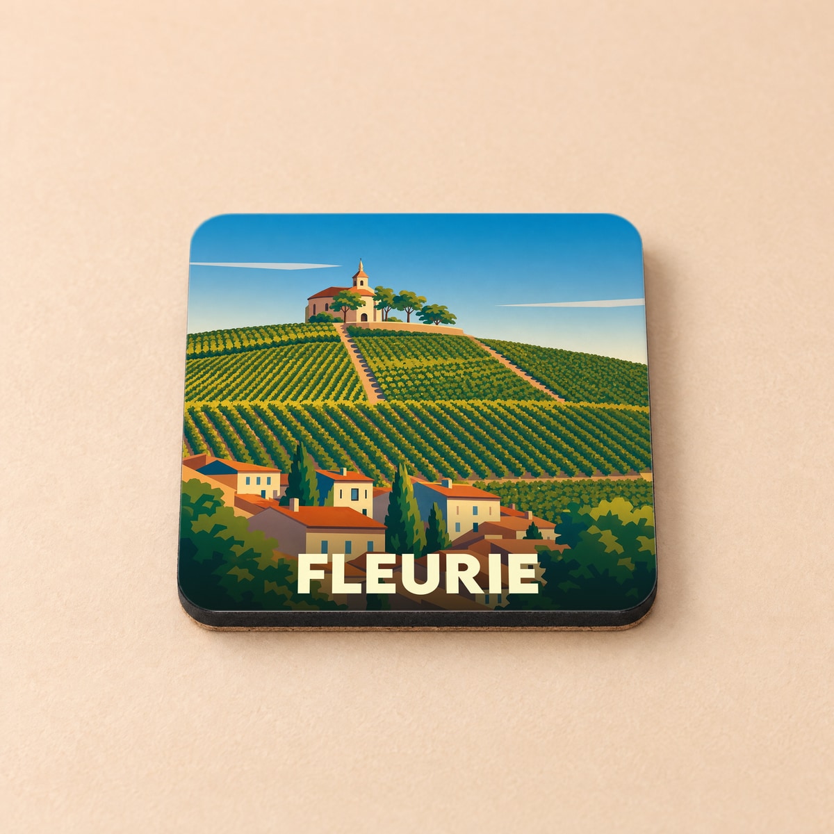 Dessous de verre souvenir de la ville de Fleurie avec une illustration stylisée de son vignoble.