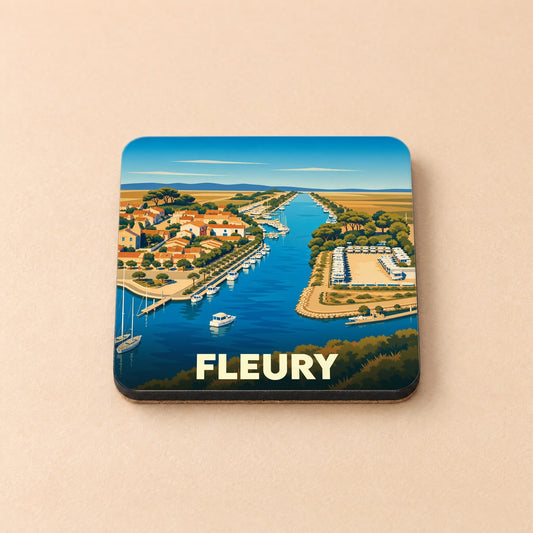 Dessous de verre souvenir de la ville de Fleury illustré d'une vue aérienne stylisée de son port et de son littoral.