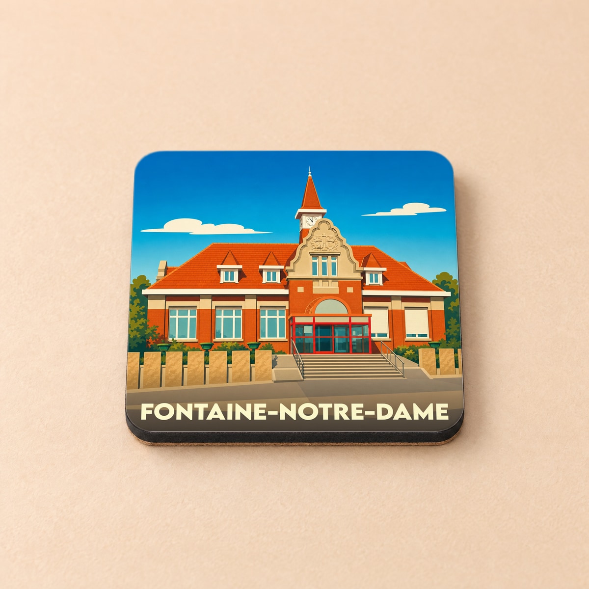 Dessous de verre souvenir de la ville de Fontaine-Notre-Dame avec une illustration stylisée de sa mairie.