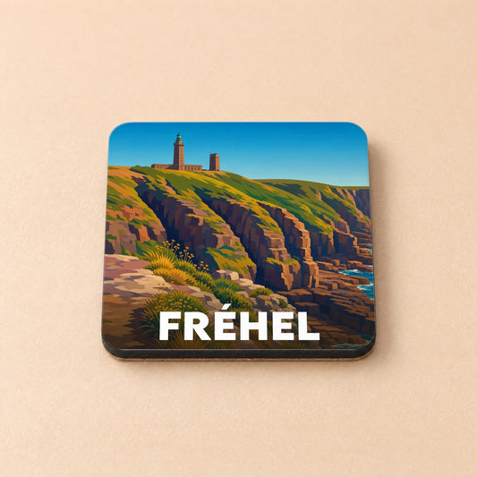 Dessous de verre souvenir de la ville de Fréhel avec une illustration stylisée de son phare et de ses falaises.