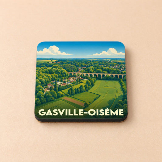 Dessous de verre souvenir de la ville de Gasville-Oisème avec une illustration stylisée d'un paysage verdoyant et de son viaduc.