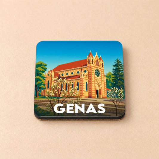 Dessous de verre souvenir de la ville de Genas avec une illustration stylisée d'une église sous un ciel bleu.