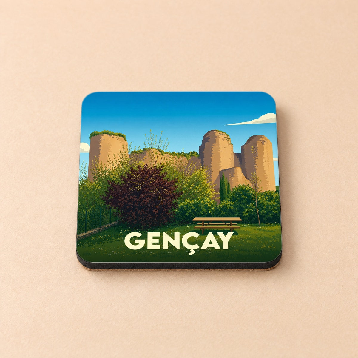 Dessous de verre souvenir de la ville de Gençay avec une illustration stylisée du château médiéval.