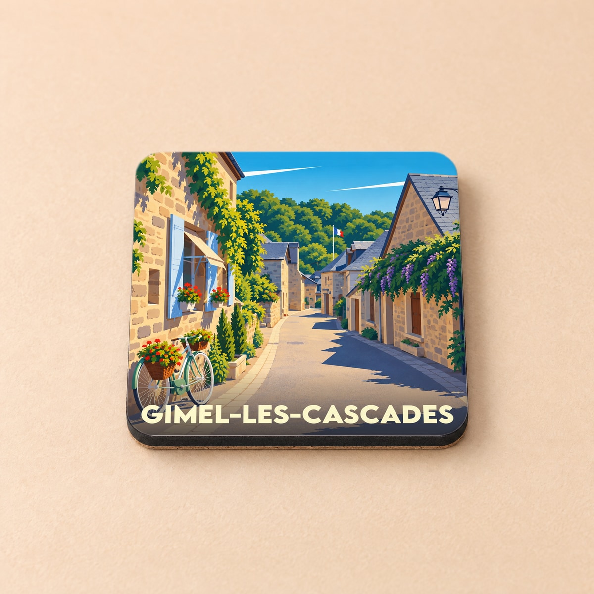 Dessous de verre souvenir de la ville de Gimel-les-Cascades avec une illustration stylisée d'une rue fleurie.