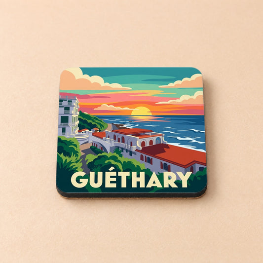 Dessous de verre souvenir de la ville de Guéthary avec une illustration stylisée d'un coucher de soleil sur l'océan.