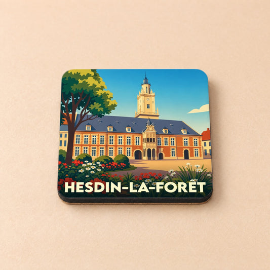 Dessous de verre souvenir de la ville de Hesdin-la-Forêt avec une illustration stylisée de son architecture.