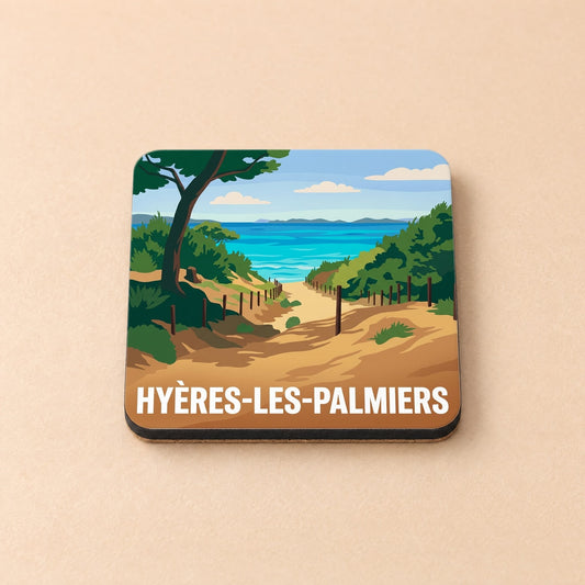 Dessous de verre souvenir de la ville de Hyères-les-Palmiers avec une illustration stylisée de plage.