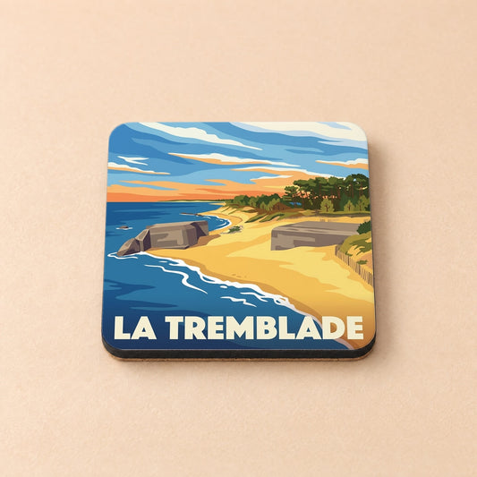 Dessous de verre souvenir de la ville de La Tremblade avec une illustration stylisée de plage et de blockhaus.