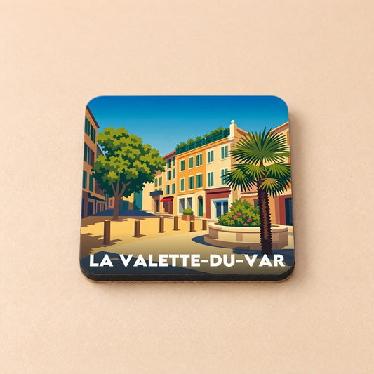 Dessous de verre souvenir de la ville de La Valette-du-Var avec une illustration stylisée d'une place ensoleillée.