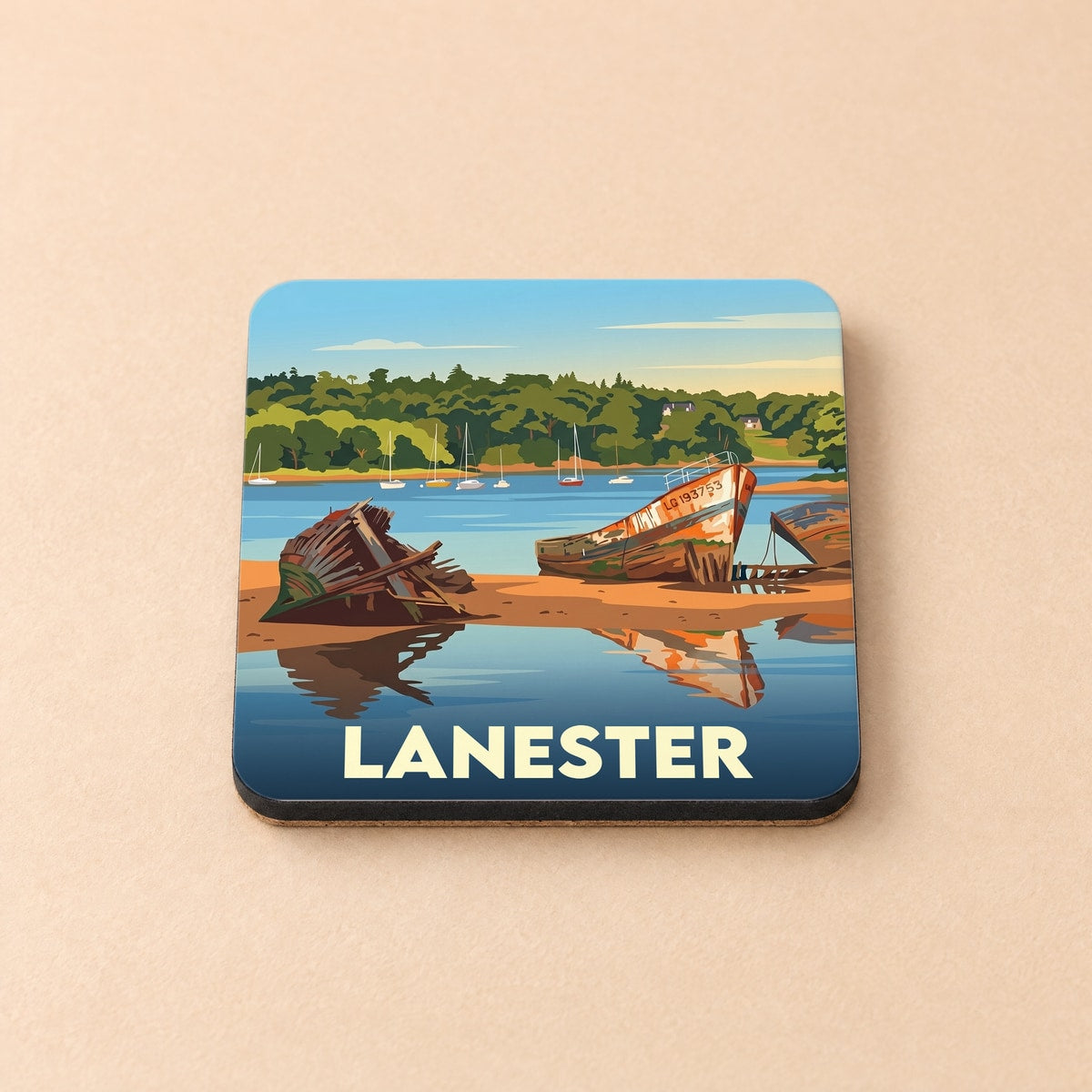 Dessous de verre souvenir de la ville de Lanester illustrant des épaves de bateaux dans un style graphique épuré.