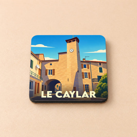 Dessous de verre souvenir de la ville du Caylar avec une illustration stylisée de son clocher typique.