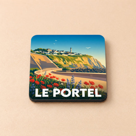 Dessous de verre souvenir de la ville de Le Portel avec une illustration stylisée de son littoral et de son phare.