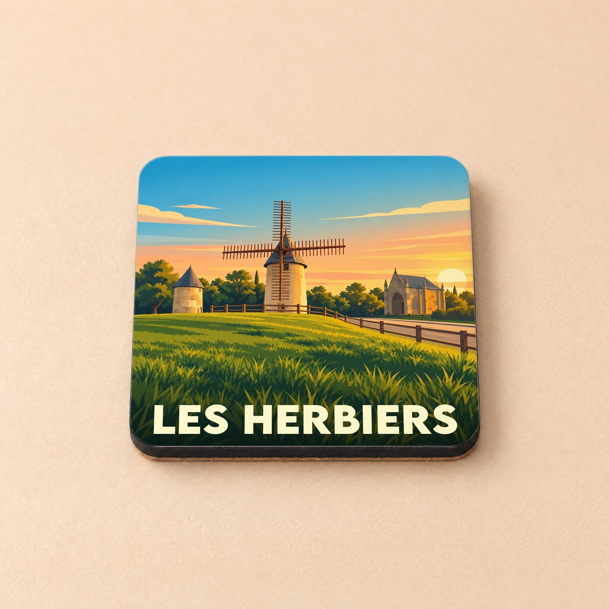 Dessous de verre souvenir de la ville de Les Herbiers avec une illustration stylisée d'un moulin au coucher du soleil.