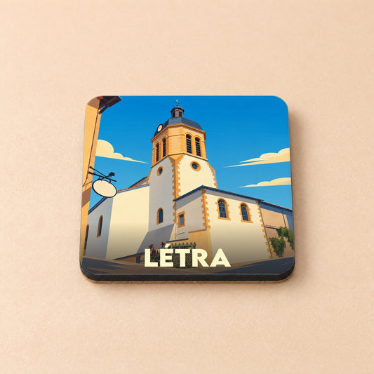 Dessous de verre souvenir de la ville de Létra avec une illustration stylisée de son église.