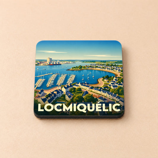 Dessous de verre souvenir de la ville de Locmiquélic avec une illustration stylisée de son port.