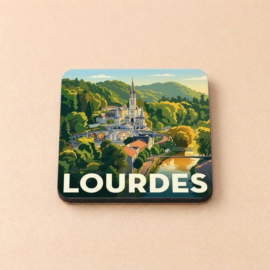 Dessous de verre souvenir de la ville de Lourdes avec une illustration stylisée du Sanctuaire.