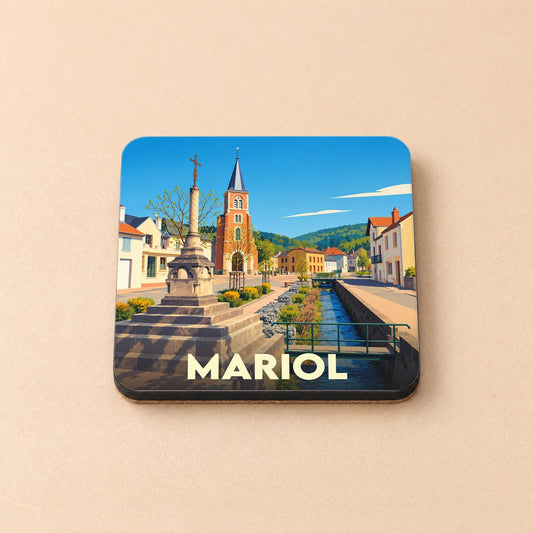 Dessous de verre souvenir de la ville de Mariol avec une illustration stylisée.