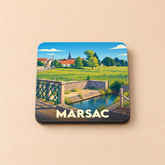 Dessous de verre souvenir de la ville de Marsac avec une illustration bucolique stylisée.
