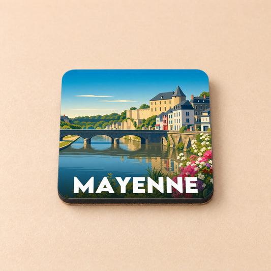 Dessous de verre souvenir de la ville de Mayenne avec une illustration stylisée des bords de rivière.