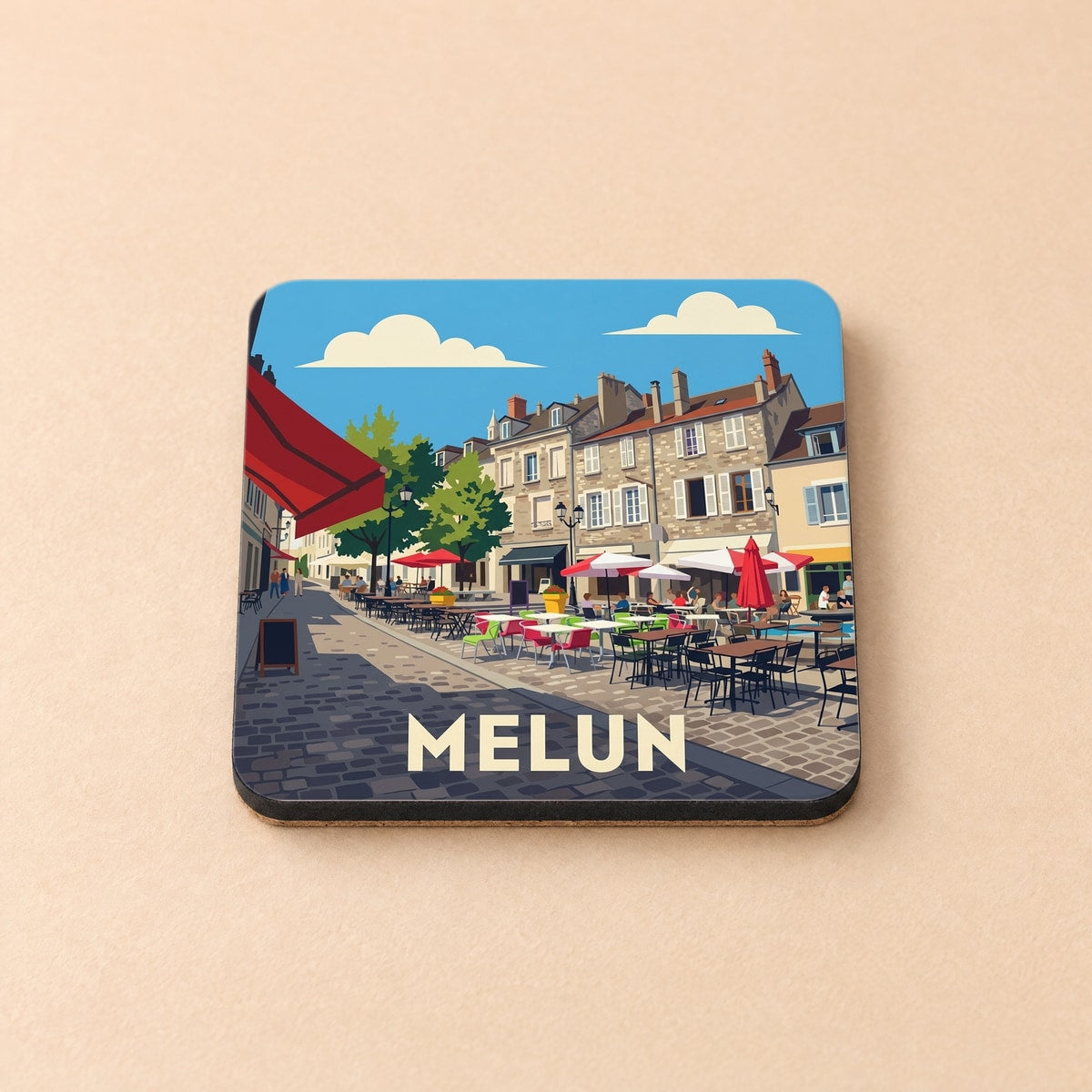 Dessous de verre souvenir de la ville de Melun illustré par une scène de terrasse ensoleillée.