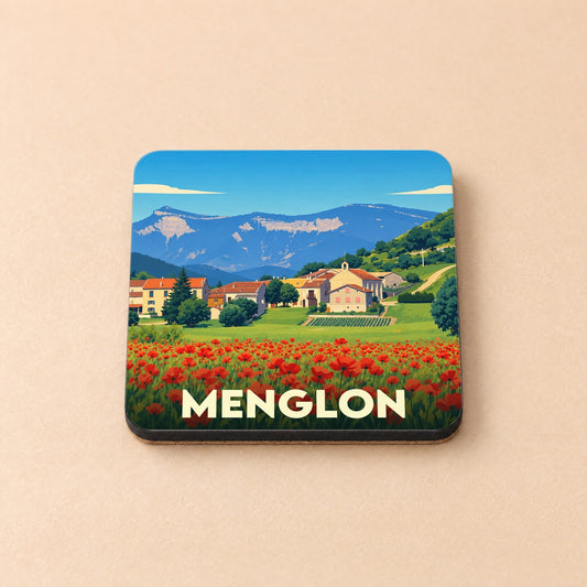 Dessous de verre souvenir de la ville de Menglon avec une illustration stylisée d'un champ de coquelicots et de montagnes.