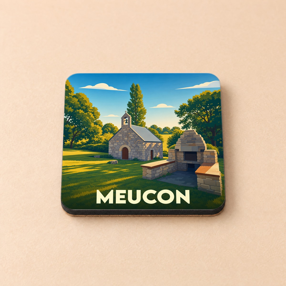 Dessous de verre souvenir de la ville de Meucon avec une illustration stylisée d'une chapelle bretonne.