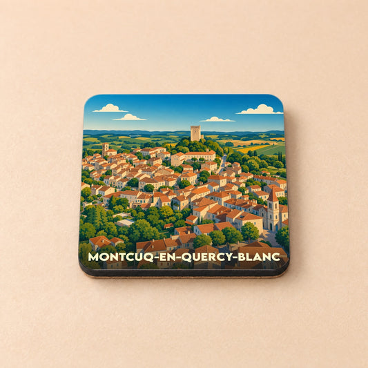 Dessous de verre souvenir de la ville de Montcuq-en-Quercy-Blanc avec une illustration stylisée.