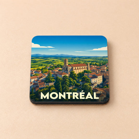 Dessous de verre souvenir de la ville de Montréal illustrant un paysage de village européen stylisé.