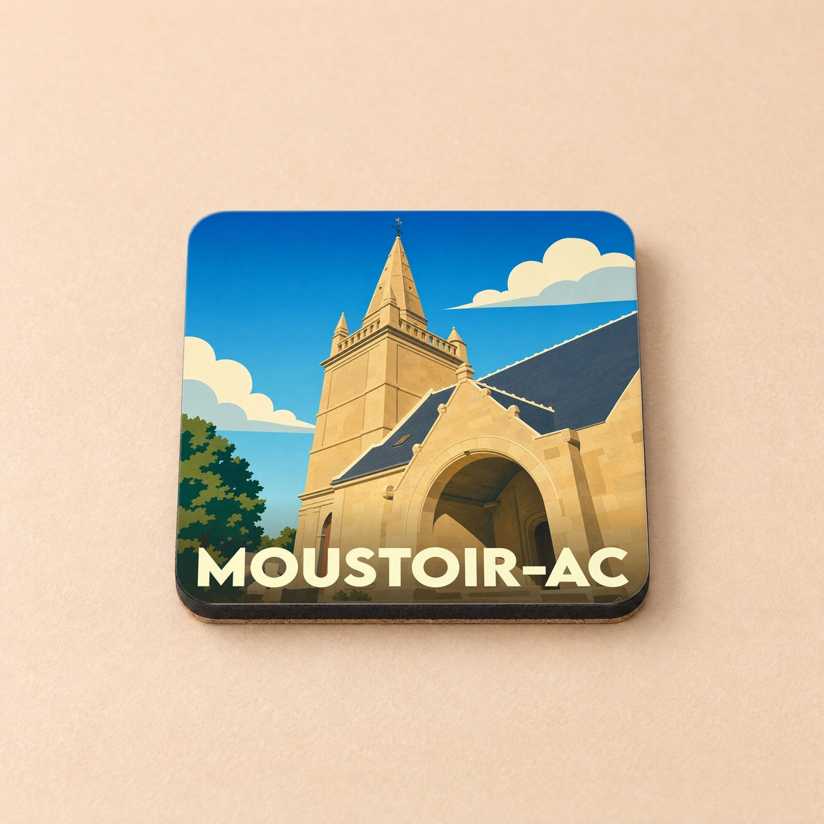 Dessous de verre souvenir de la ville de Moustoir-Ac avec une illustration stylisée de son église sous un ciel bleu.