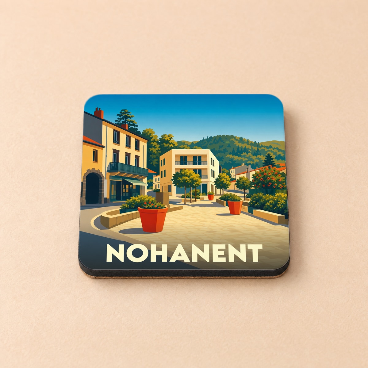Dessous de verre souvenir de la ville de Nohanent avec une illustration stylisée d'une place ensoleillée.