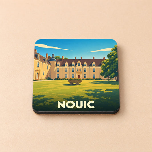 Dessous de verre souvenir de la ville de Nouic avec une illustration stylisée d'un château.