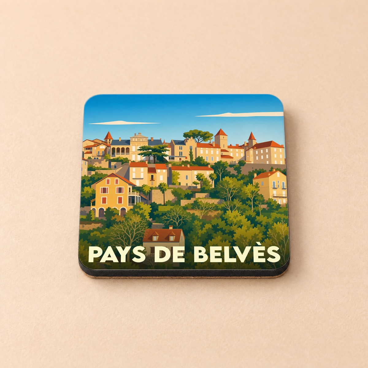 Dessous de verre souvenir du Pays de Belvès illustré par une vue panoramique stylisée du village perché.