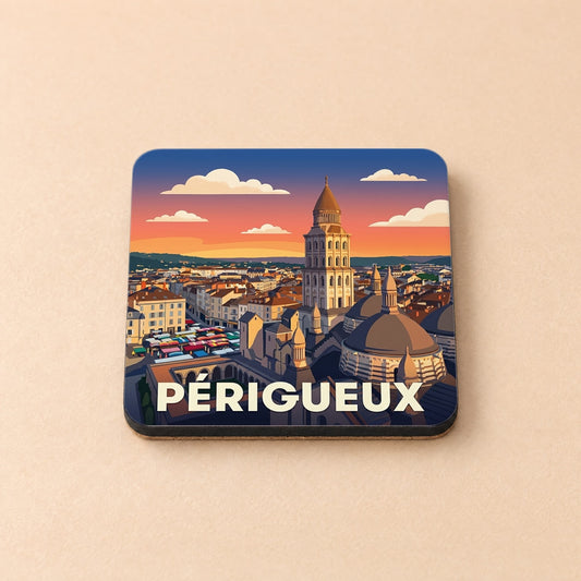 Dessous de verre souvenir de la ville de Périgueux avec une illustration stylisée de sa cathédrale au coucher du soleil.